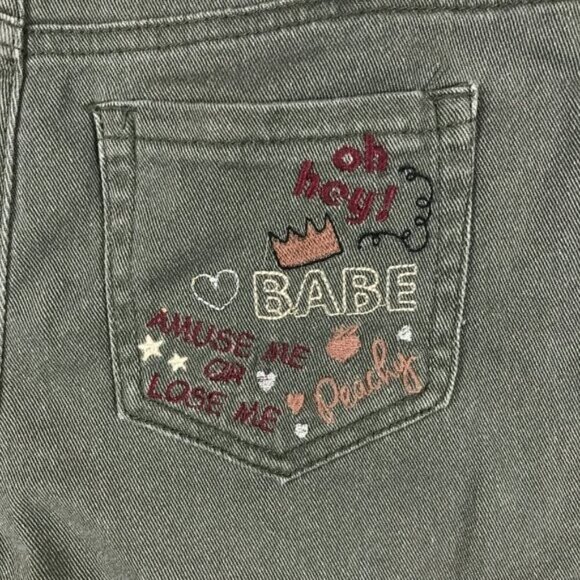 VANILLA STAR Embroidered BABE Jean Shorts NWT 11 - Picture 4 of 6